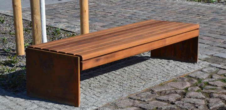 Kollektion Cube robuste Kollektion aus vorgerostetem Baustahl mit Holzlattung - Schulhofmöbel | FreiraumObjekte Ney GmbH