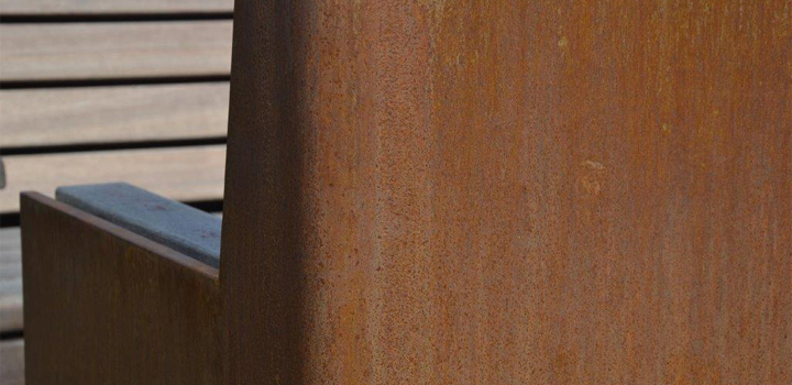 Kollektion Cube robuste Kollektion aus vorgerostetem Baustahl mit Holzlattung - Schulhofmöbel | FreiraumObjekte Ney GmbH